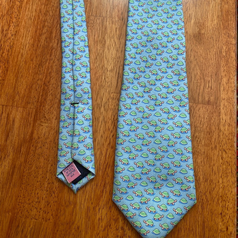 Vineyard vines turtle tie 100 percent silk